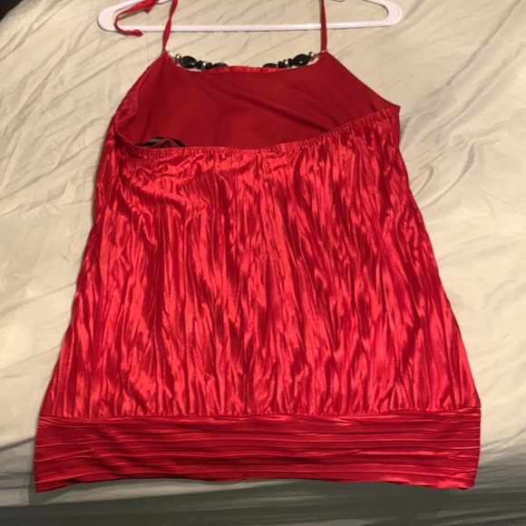 Woman’s top - Picture 2 of 4